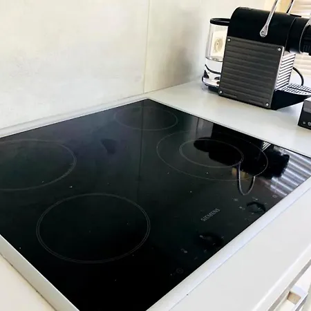 Stilvolle Moderne Wohnung Fuer Zwei + Parkplatz דירה אסן