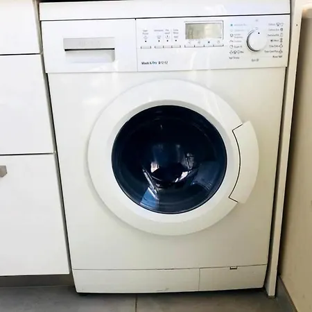 Stilvolle Moderne Wohnung Fuer Zwei + Parkplatz